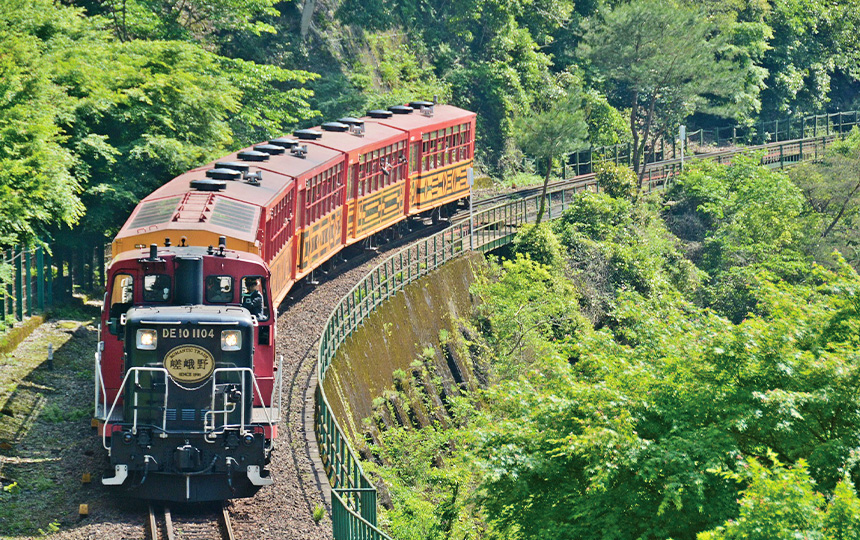 Sagano Romantic Train and Arashiyama