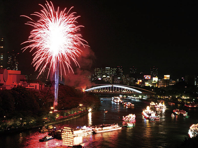 (Meet on the 2nd floor of the OMM Building) Tenjin Festival Dedication Fireworks Display - Viewing from a seated area - Includes bento box lunch and packaged tea