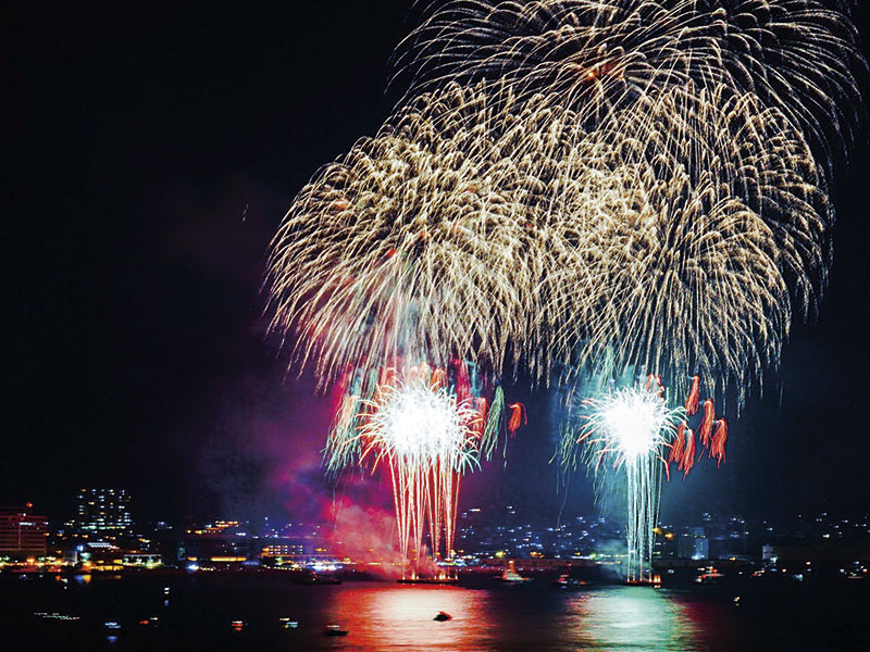 Watch the 39th Kanmon Strait Fireworks Festival from a boat! (Day trip)