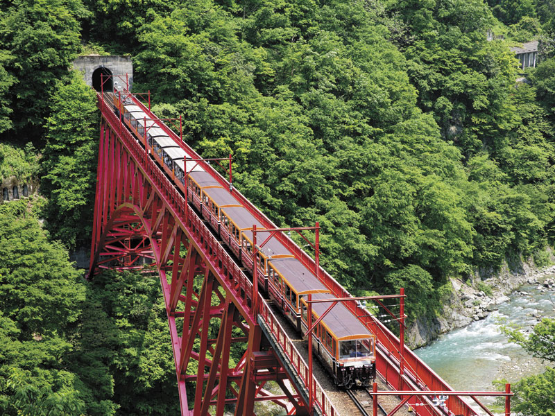 立山黑部阿爾卑斯山脈路線與黑部峽谷鐵道小火車 7個交通工具相連的絕景之旅 3日遊