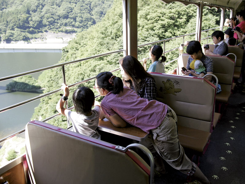 【來回搭乘新幹線】穿過會津！搭乘Ozatoro觀景列車的當地鐵路之旅 大内宿與塔之岪 一日遊
