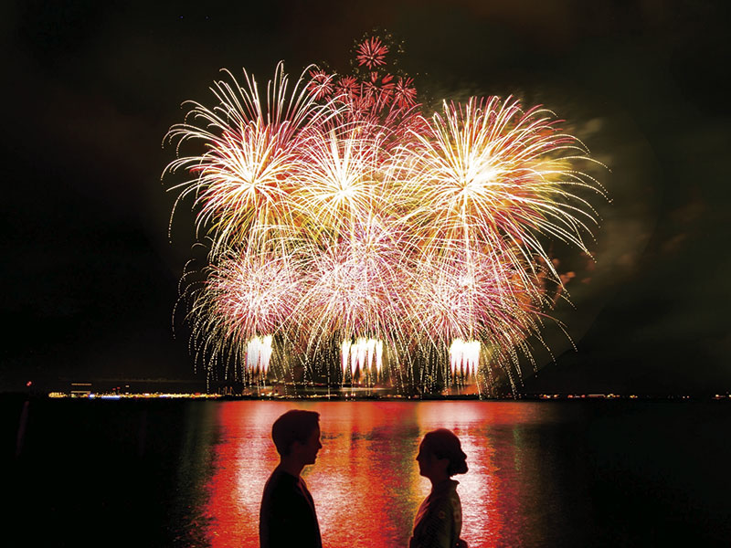 點綴夏日夜空的泉州夢花火 大阪最大規模的海上煙火 一日遊